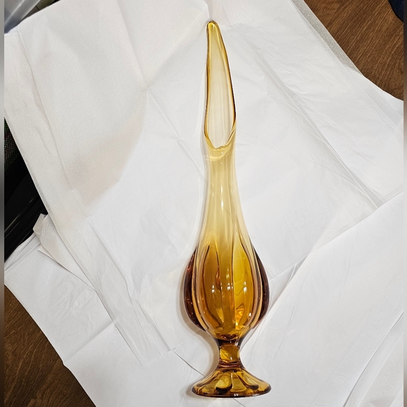 Viking "Epic", 22", Six Petal Swung, Blown Glass Vase - Picture 6 of 8